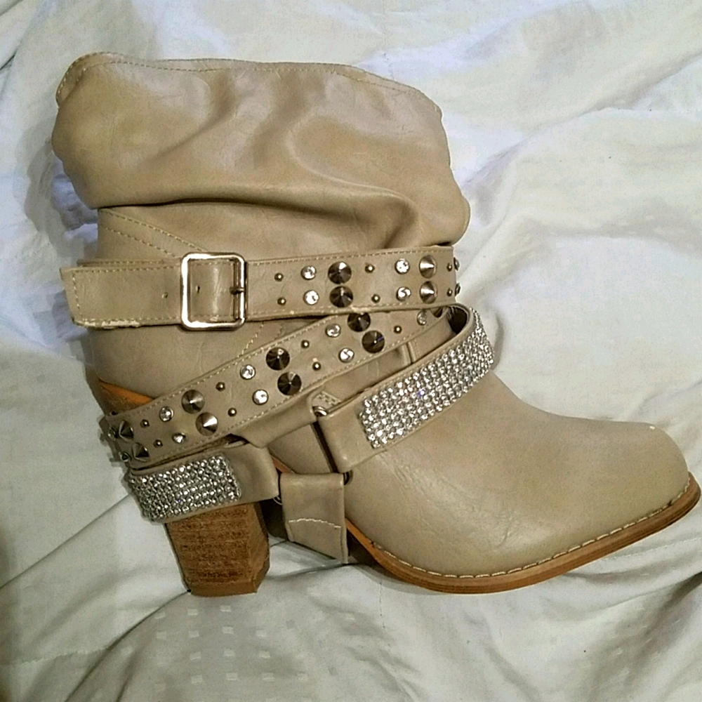 Womens boots size 8